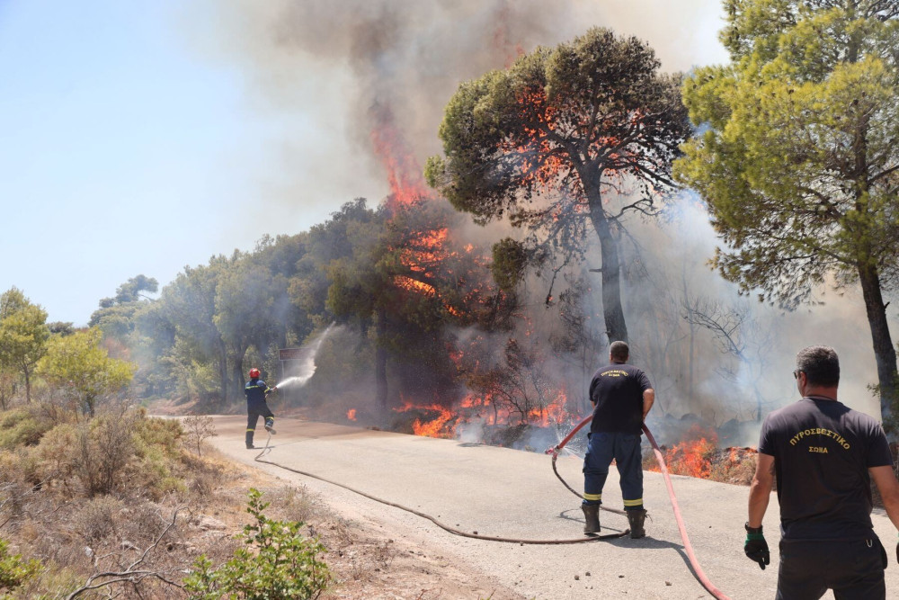 Παραμένει υψηλός ο κίνδυνος πυρκαγιάς και αύριο (10/8) – Σε ύφεση φωτιά σε Κερατέα και Ηλεία