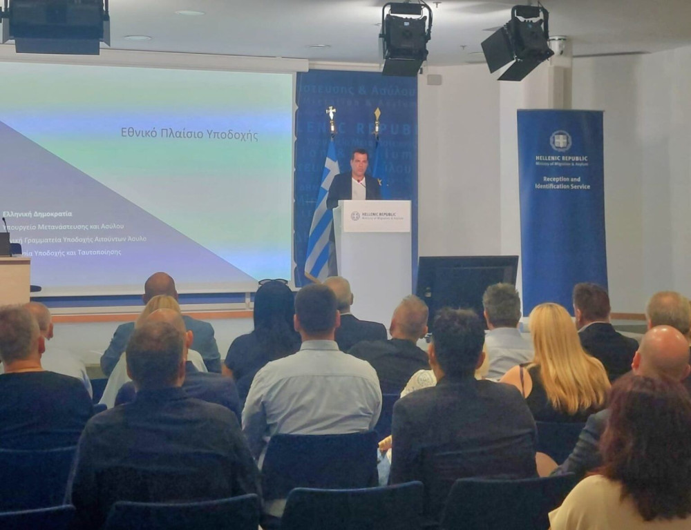 Σύσκεψη Πλεύρη με τους διοικητές Υπηρεσιών Υποδοχής και Ταυτοποίησης - Έμφαση στις επιστροφές