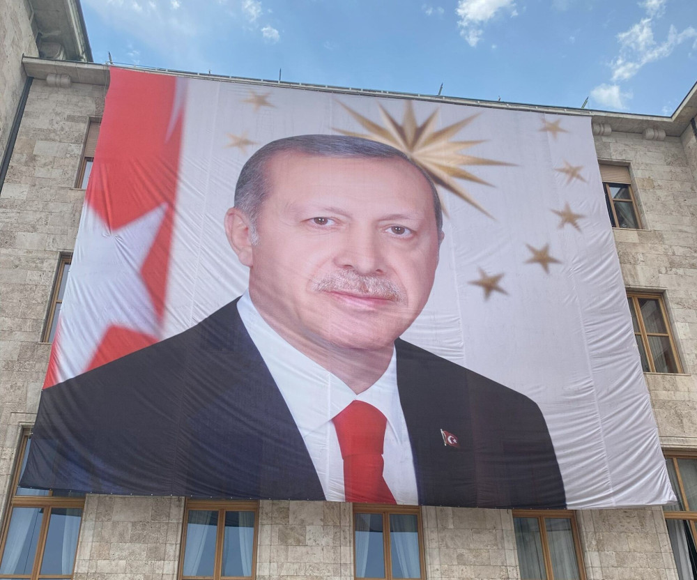 Τουρκία: προβάδισμα AKP, αλλά βαθιά δυσπιστία για την οικονομία