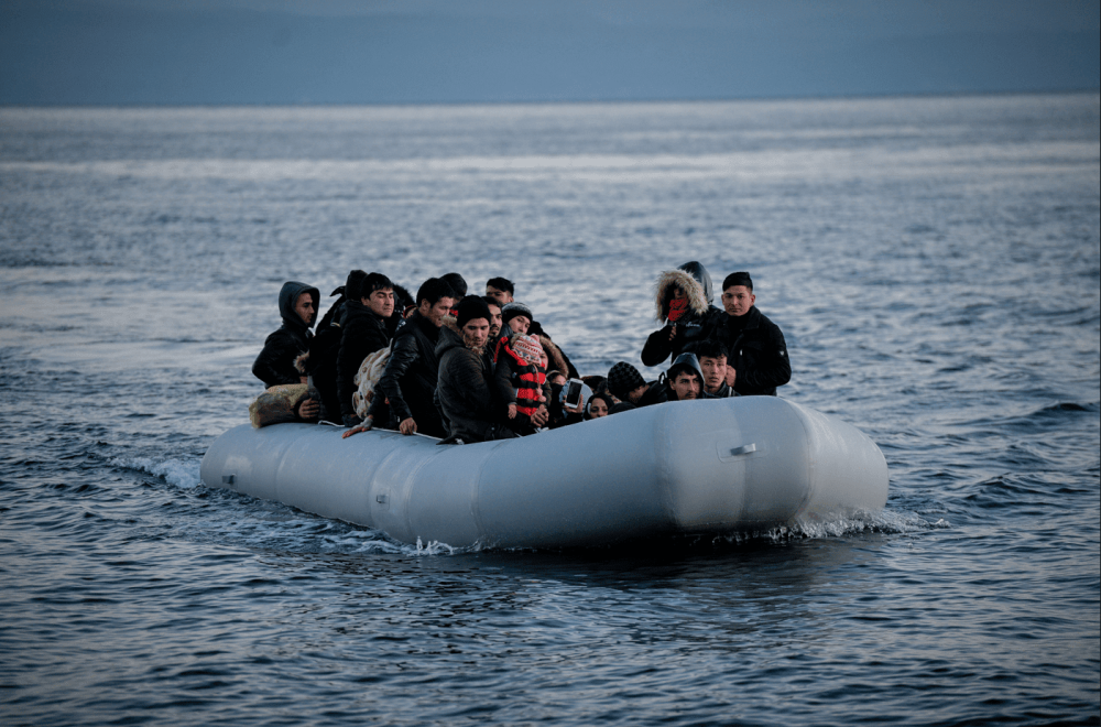 Πας να βοηθήσεις μια βάρκα με παράνομους μετανάστες και σε βγάζουν ρατσιστή