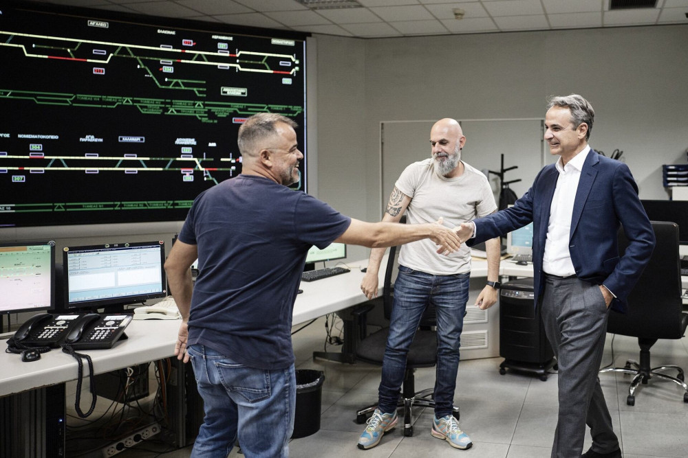 Στο Μετρό του Συντάγματος ο Κυριάκος Μητσοτάκης