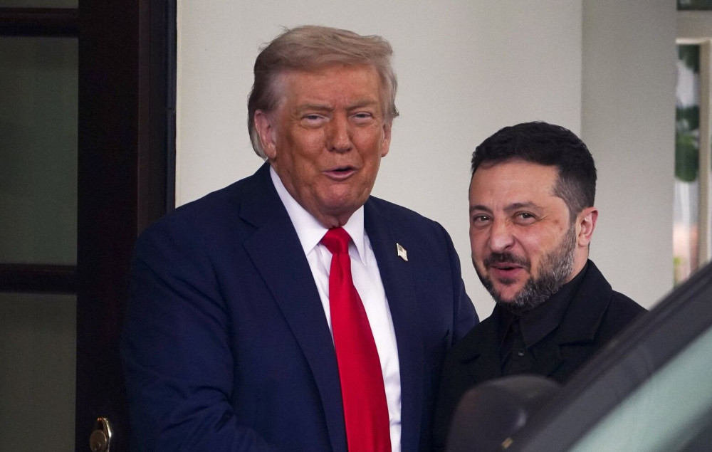 Politico: Ο Λευκός Οίκος εξετάζει τη Βουδαπέστη για την πιθανή τριμερή συνάντηση Τραμπ, Πούτιν και Ζελένσκι
