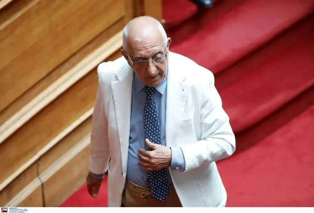 O Κακλαμάνης εκθέτει την αντιπολίτευση για τις επιστολικές ψήφους: Ψηφίζουν διαρκώς με επιστολική και τώρα διαμαρτύρονται