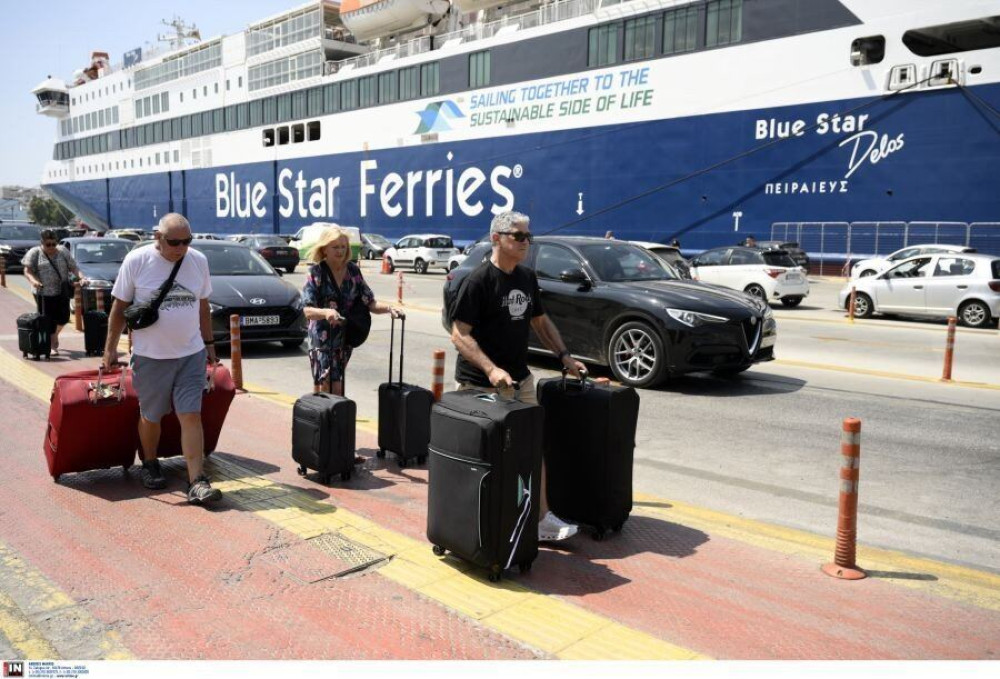 Αναχώρησε το «Blue Star Μύκονος» από τον Πειραιά – Επιλύθηκε το τεχνικό πρόβλημα