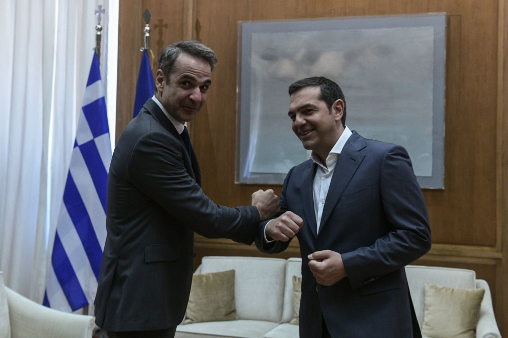 ΔΕΘ 2025: Οι φορολογικές ελαφρύνσεις Μητσοτάκη απέναντι στην «πατριωτική εισφορά» Τσίπρα