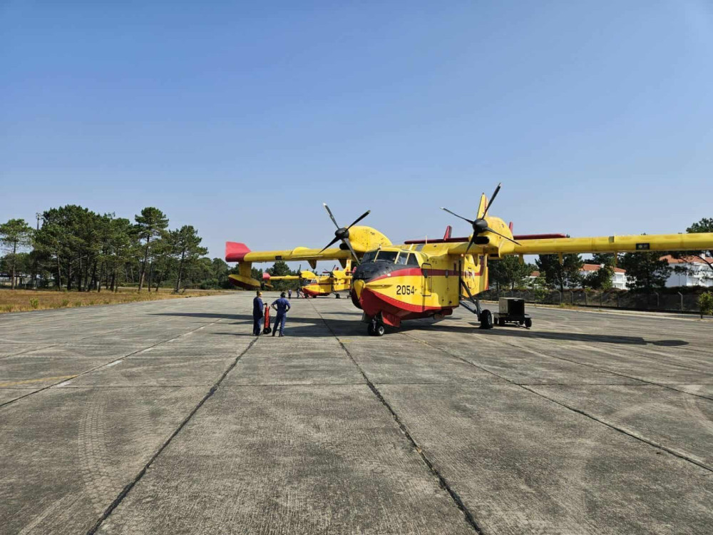 Ελληνικά Canadair ενισχύουν την Πορτογαλία στη μάχη με τις πυρκαγιές (photos)