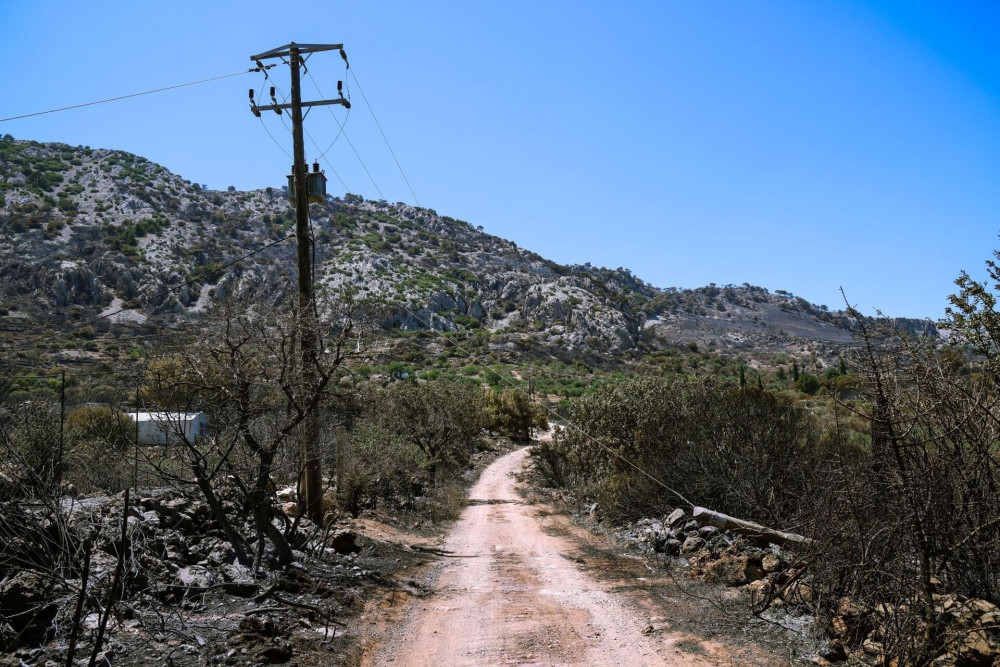 Χίος: πάνω από 150 καμένοι στύλοι ηλεκτροδότησης - Πότε θα αποκατασταθούν οι ζημιές