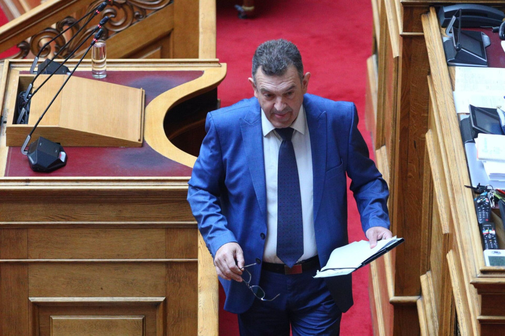 Νίκος Παπαδόπουλος: ο καρδιοχειρουργός που «χειρουργεί» κόμματα και εκθέματα