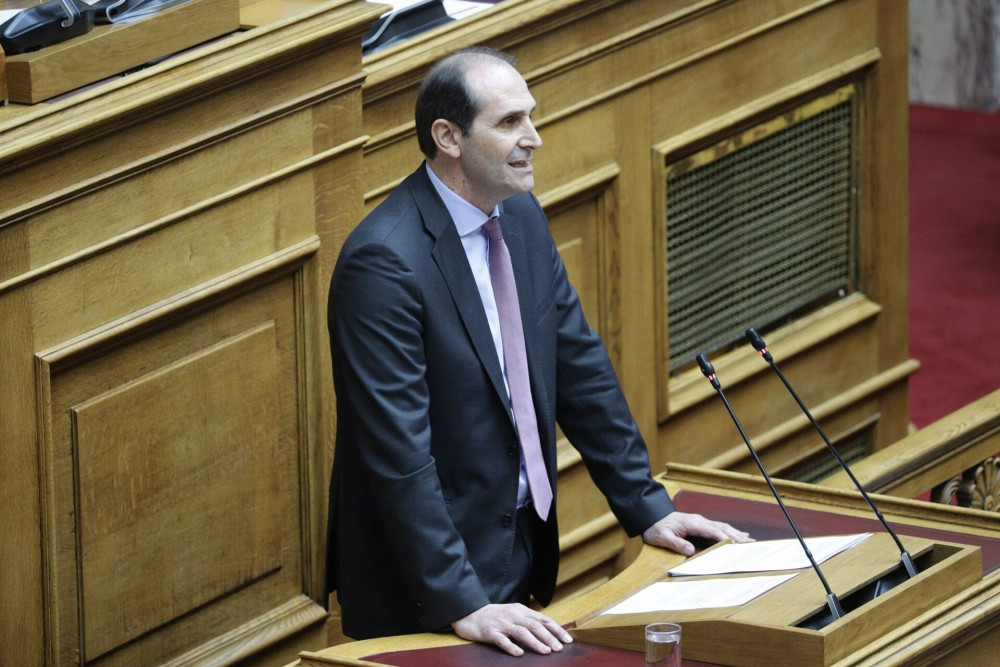 Απόστολος Βεσυρόπουλος: Σε 20 λεπτά έφθασε το ασθενοφόρο – Η ανακοίνωση του υπουργείου Υγείας