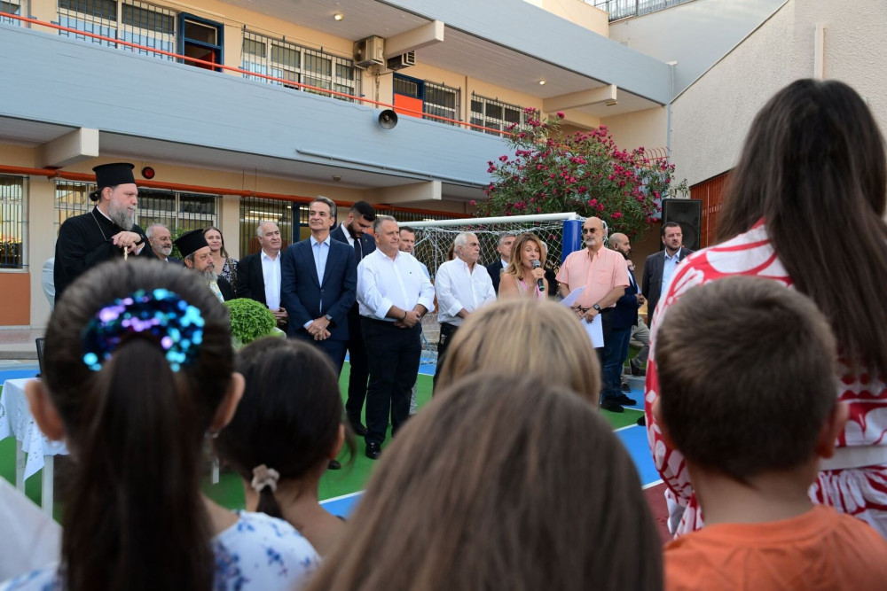 Στο 8ο Δημοτικό Νέας Φιλαδέλφειας ο Μητσοτάκης: 431 πλήρως ανακατασκευασμένα σχολεία (video)