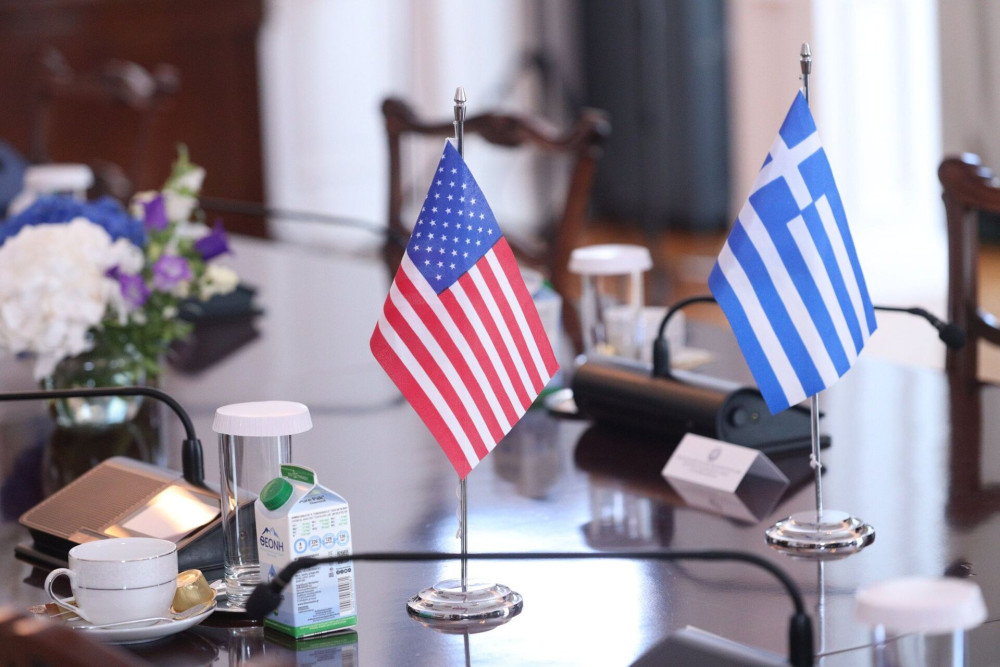 Επίσκεψη Μπέργκαμ στη Ρεβυθούσα: Ελλάδα και ΗΠΑ χτίζουν ισχυρή ενεργειακή συμμαχία στο LNG