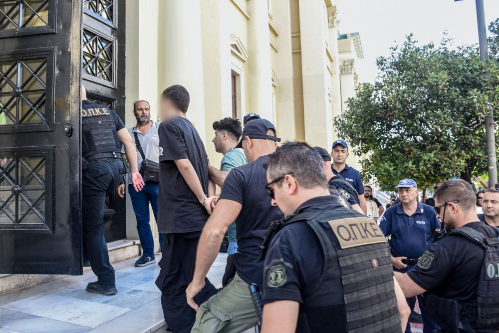 Προθεσμία για να απολογηθεί πήρε ο 25χρονος που συνελήφθη για εμπρησμό στην Πάτρα