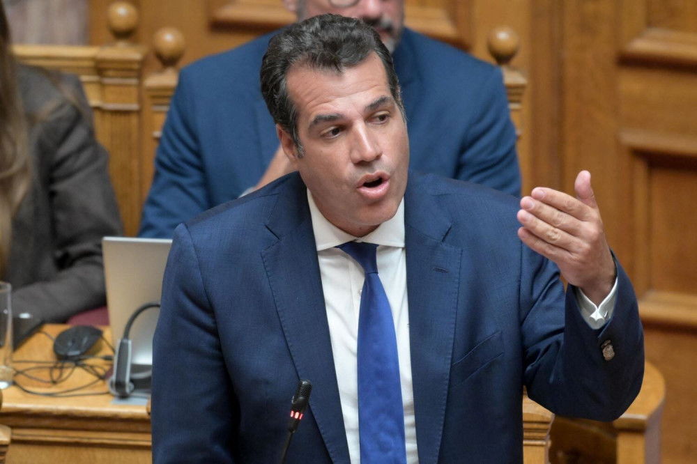 Πλεύρης: Αν θες να μείνεις σε αυτή τη χώρα και έχεις πάρει άσυλο, θα εργαστείς (video)