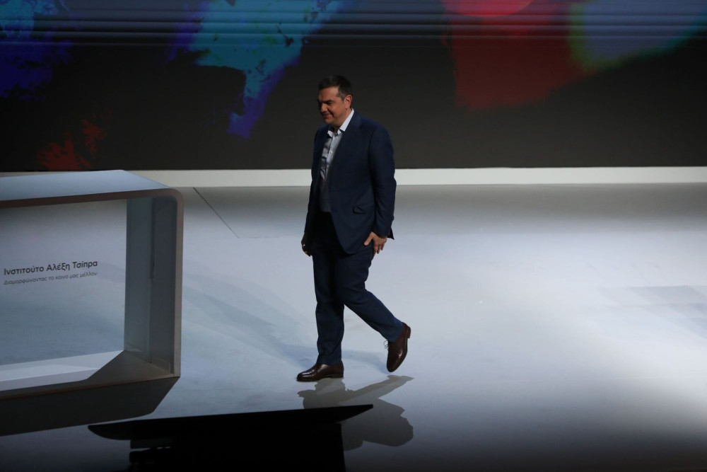 Τσίπρας, ο αντισυστημικός: ένας 51χρονος ημιπιτσιρικάς ψάχνει κύμα αγανακτισμένων