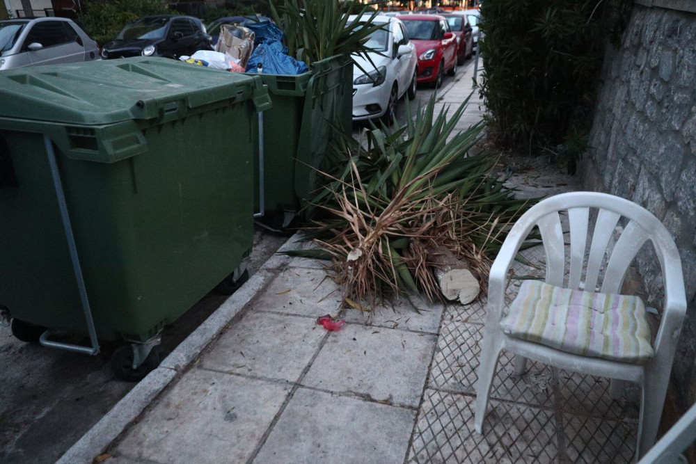 Νεκρός 40χρονος μέσα σε κάδο ανακύκλωσης στη Γλυφάδα – Πιθανή αιτία θανάτου η ασφυξία