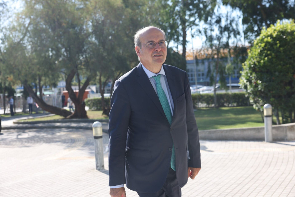 Χατζηδάκης:  «Το ΠΑΣΟΚ διολισθαίνει στην εύκολη λύση των λεφτόδεντρων»