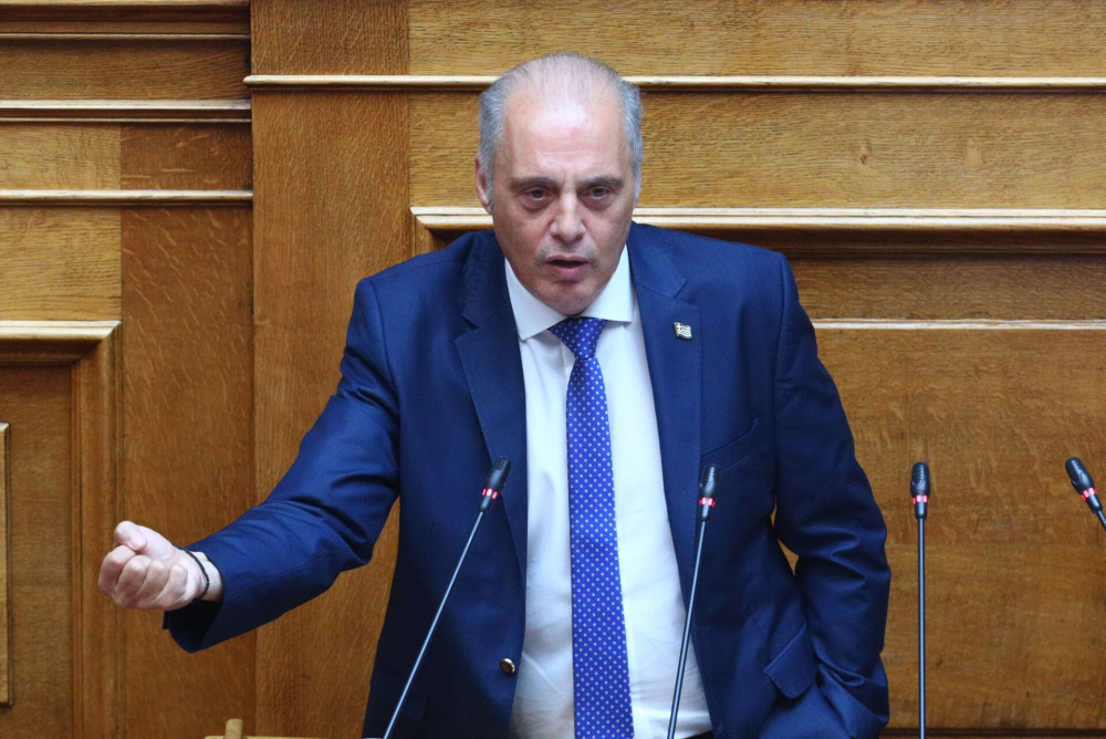 Βελόπουλος: η γραφικότητα ως πολιτική εργαλειοποίηση των Τεμπών