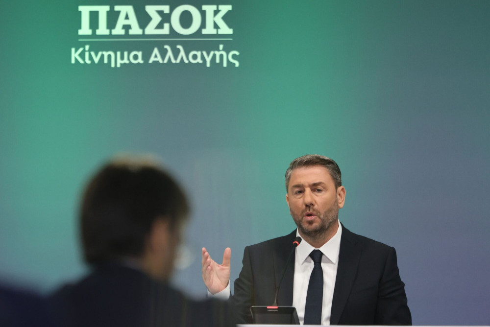 ΠΑΣΟΚ: Η σχέση του στελέχους που φέρεται να εμπλέκεται στο σκάνδαλο του ΟΠΕΚΕΠΕ με τον Νίκο Ανδρουλάκη