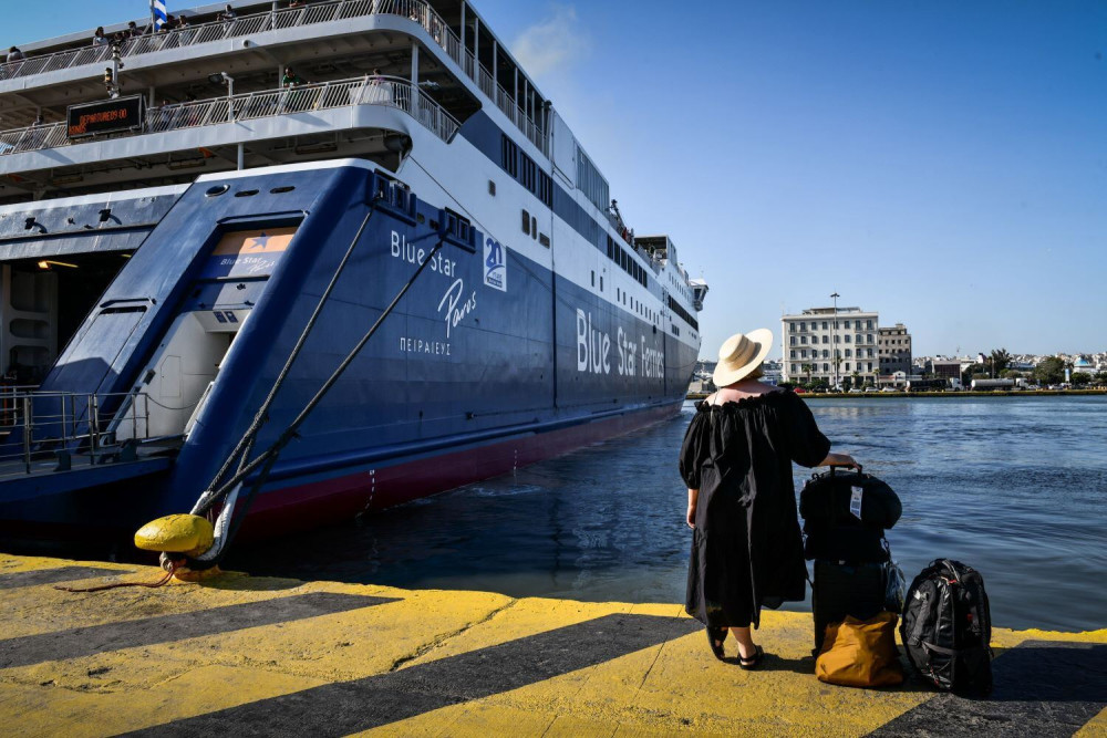 Blue Star Χίος: θανάσιμος τραυματισμός 20χρονου ναυτικού - Εγκλωβίστηκε σε πόρτα του γκαράζ
