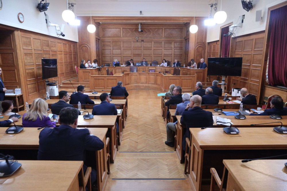 Εξεταστική ΟΠΕΚΕΠΕ - Κυβερνητικές πηγές κατά ΠΑΣΟΚ: Παραποίηση γεγονότων, «ουρά» της Κωνσταντοπούλου