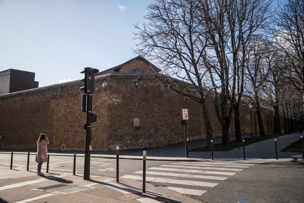 Σαρκοζί: σε μονόκλινο, στη VIP πτέρυγα της φυλακής La Santé θα εκτίσει την ποινή του