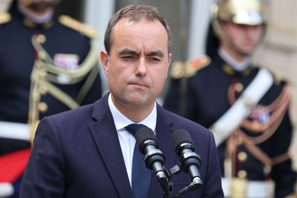 Παραίτηση-βόμβα στο Παρίσι: ο Σεμπαστιάν Λεκορνί εγκαταλείπει την πρωθυπουργία