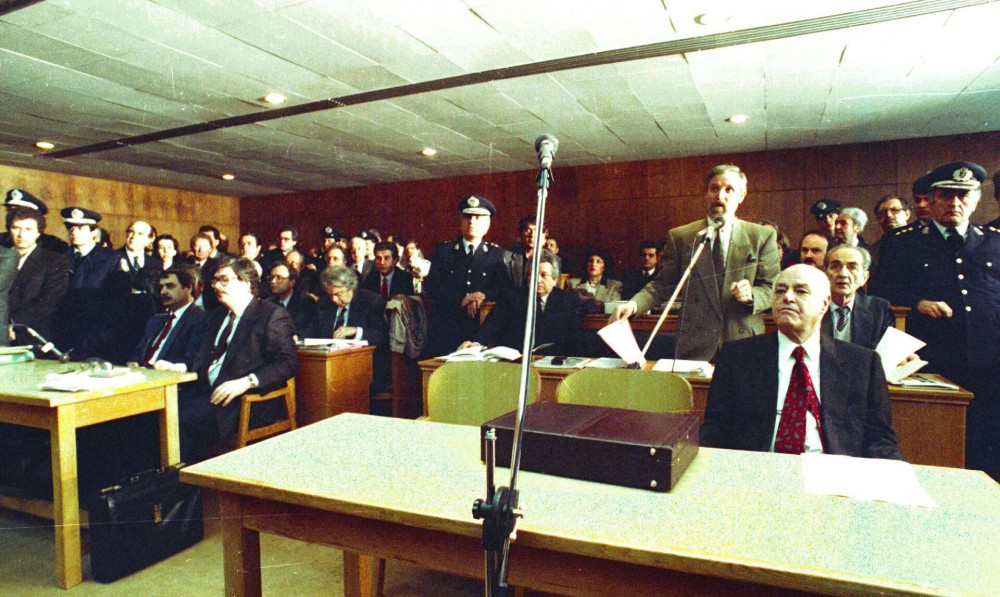 Σαν σήμερα, η «Δίκη του Αιώνα» και το σκάνδαλο Κοσκωτά