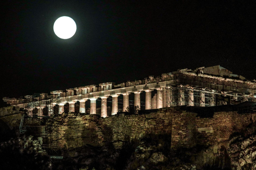 Η Αριστερά εν εξάλλω, η Ακρόπολις εάλω