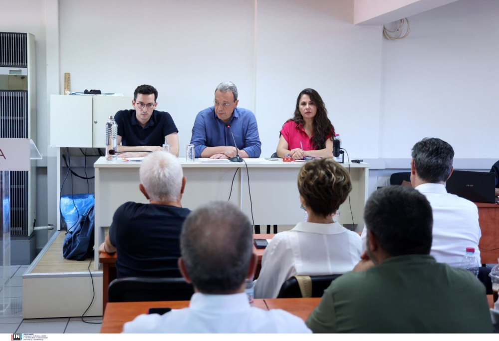 ΣΥΡΙΖΑ: ο «ελέφαντας» της Κουμουνδούρου - Ο Τσίπρας και οι σκιές