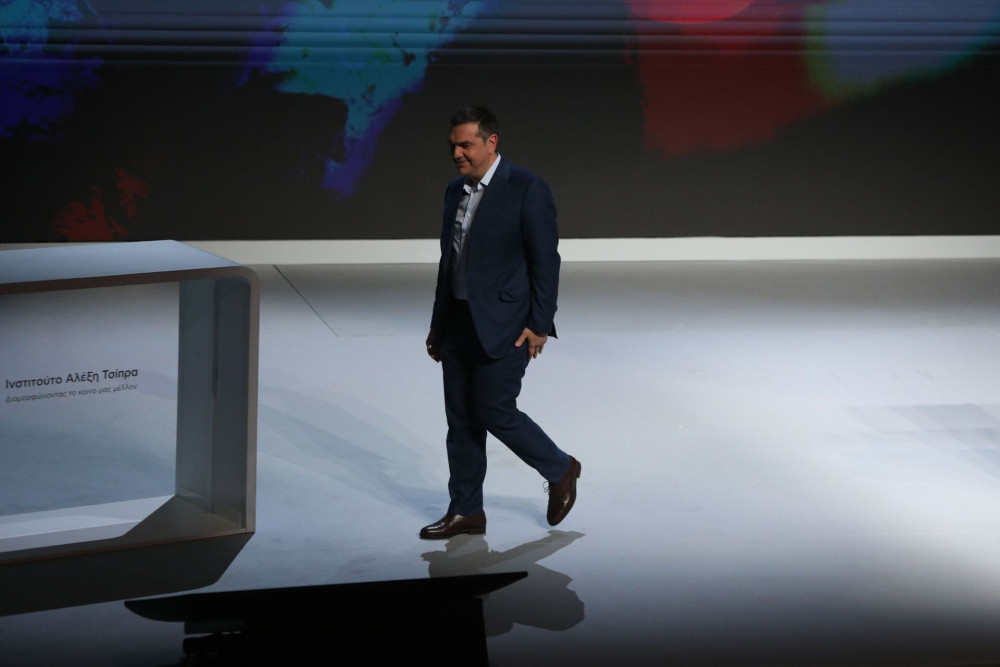 Ο Τσίπρας εκτός Βουλής, εκτός ρυθμού και -όπως δείχνουν οι πολίτες- εκτός παιχνιδιού