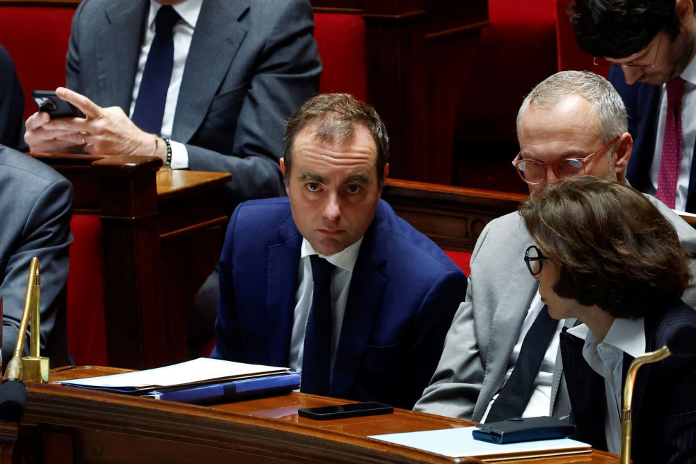 Γαλλία: η Εθνοσυνέλευση απέρριψε την πρόταση μομφής κατά της κυβέρνησης Λεκορνί