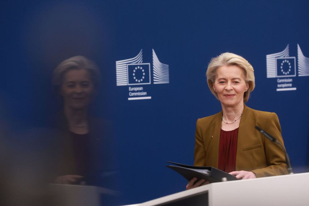 Βιοκαύσιμα και e-fuels στην ΕΕ: Το σχέδιο της Φον ντερ Λάιεν για την ευρωπαϊκή αυτοκινητοβιομηχανία