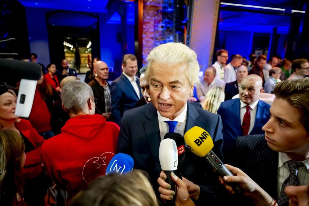 Ολλανδία: άνοιξαν οι κάλπες για τις τρίτες πρόωρες εκλογές σε πέντε χρόνια
