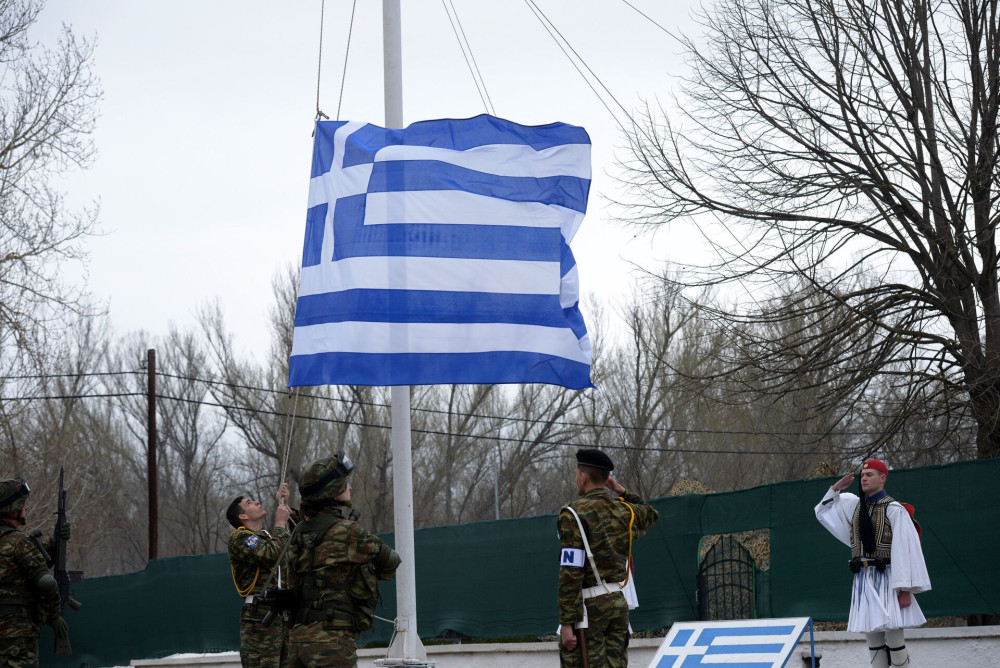 Σουφλί: καρέ-καρέ η επίσημη έπαρση της σημαίας στην «πόλη-φρούριο» του Έβρου (video)