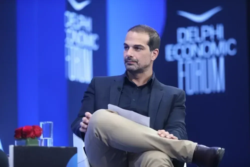 Γαβριήλ Σακελλαρίδης για Τσίπρα: Δεν συντάσσομαι, άλλα λέει στην Ελλάδα και άλλα στη Σορβόνη