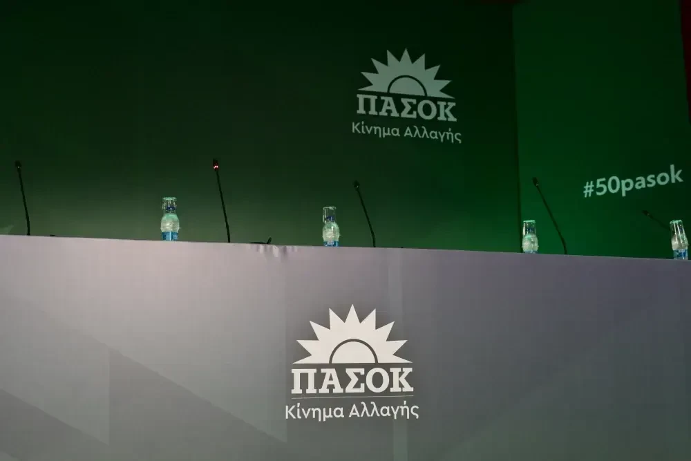 Οργή στο ΠΑΣΟΚ για τον νέο διευθυντή του Ανδρουλάκη: Ζητούν παραιτήσεις