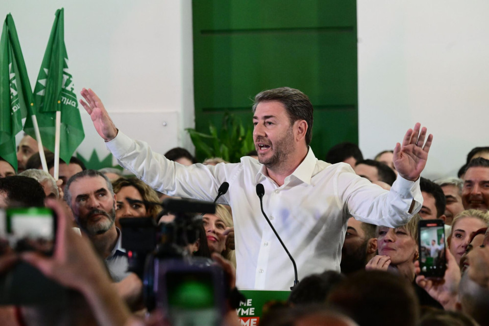 Το ΠΑΣΟΚ έχει πιάσει… ταβάνι: πανικός στο επιτελείο του έτοιμου να κυβερνήσει Ανδρουλάκη
