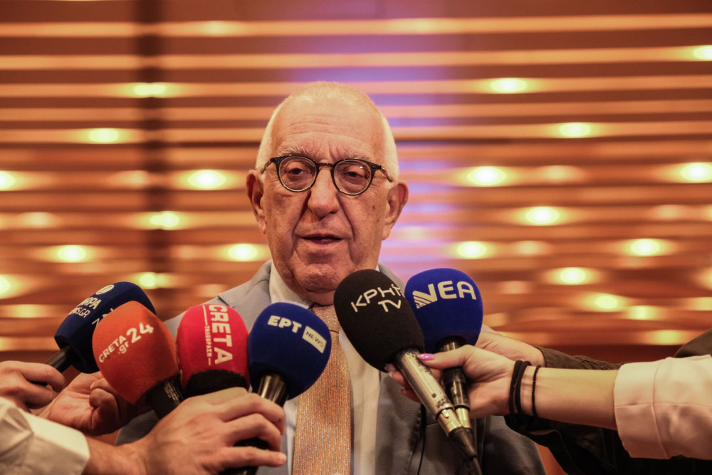 Κακλαμάνης: «Καταδικάζω με θυμό και σθένος την επίθεση του Ρουβίκωνα στο γραφείο του Στράτου Σιμόπουλου»