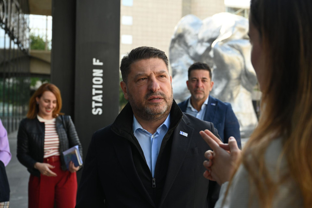 Χαρδαλιάς: 20 απινιδωτές σε κτήρια της Περιφέρειας Αττικής - «Η ζωή μπορεί να κριθεί μέσα σε λίγα δευτερόλεπτα»