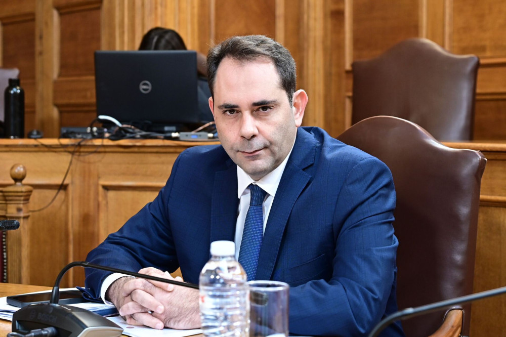 Πετραλιάς: Οικονομική σταθερότητα, αυξήσεις μισθών και στήριξη στη μεσαία τάξη