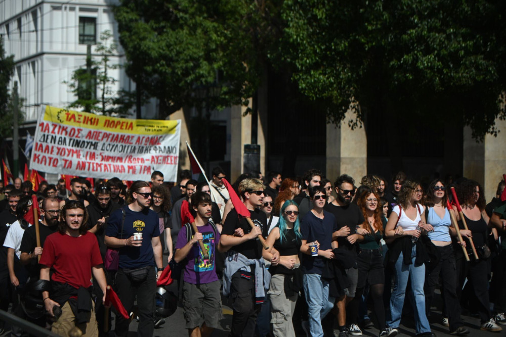 Ζαχαρός για απεργία: «Μαζεύτηκαν οι δημόσιοι υπάλληλοι για να περπατήσουν αργά-αργά και να διαμαρτυρηθούν» (video)