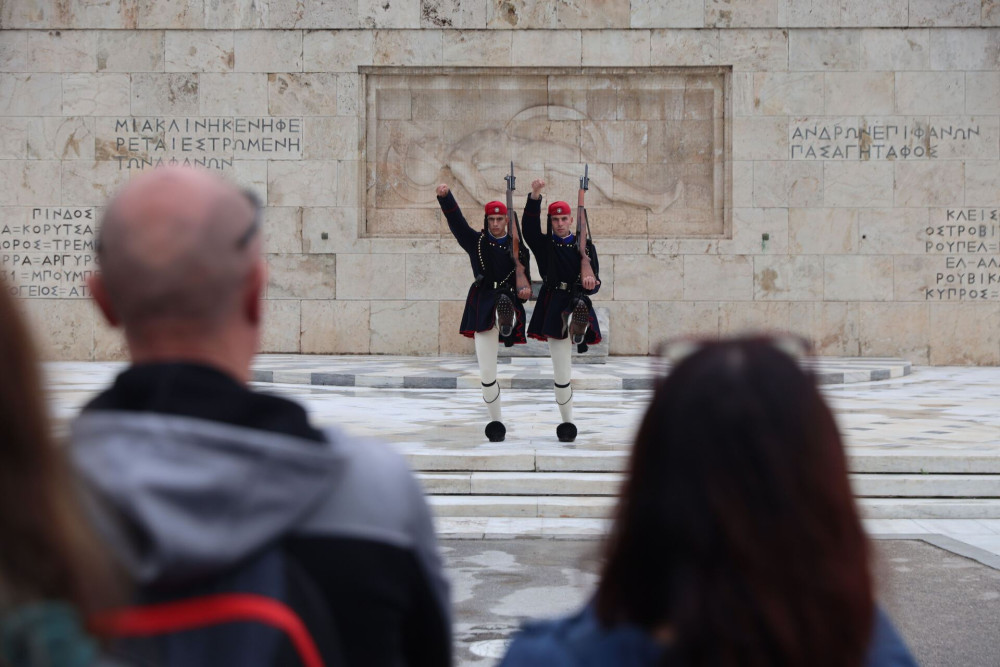 Εύζωνες: όταν πρώτα στέκει η ψυχή λαμπάδα και μετά το κορμί