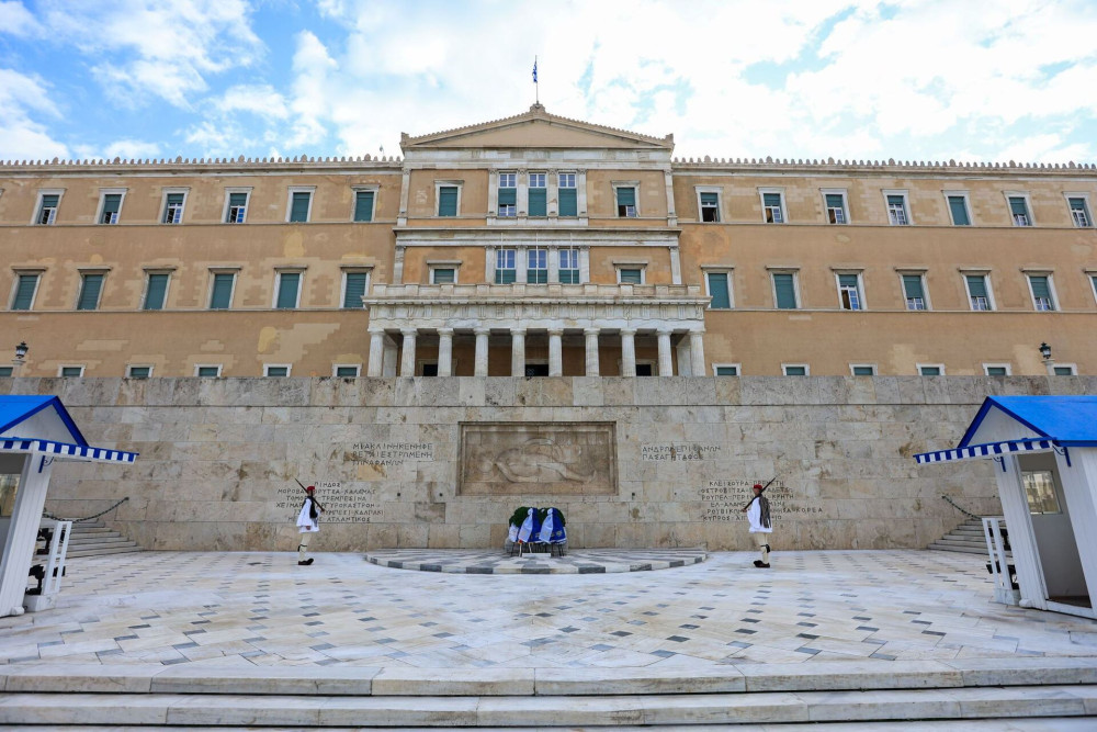 Η κοινωνία δικαιώνει την κυβέρνηση για τον Άγνωστο Στρατιώτη