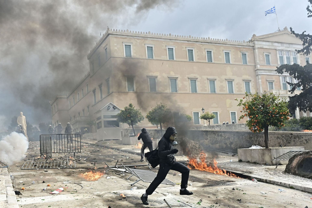 Τι σχεδιάζουν μπαχαλάκηδες και «αντισυστημικοί» εν όψει εθνικών παρελάσεων