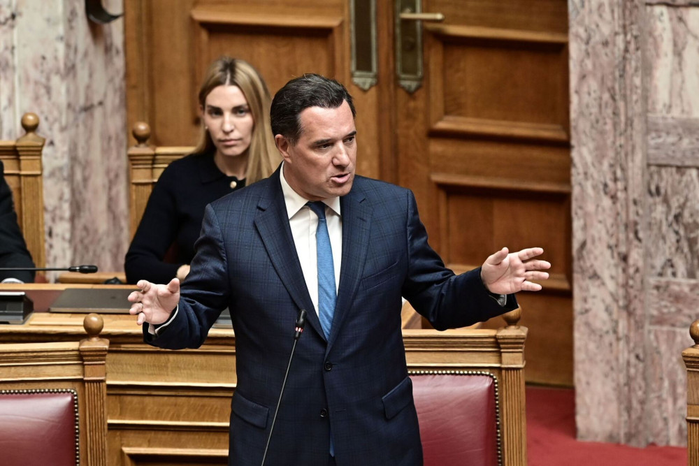 Γεωργιάδης για Κωνσταντοπούλου: «Βιάζει τη Βουλή, απαίσιο πλάσμα, βγάζει λεφτά από τα Τέμπη»