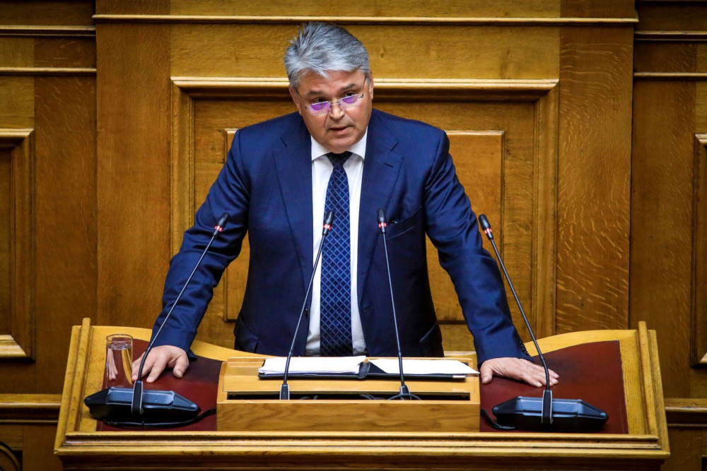 Κραυγές και θεατρινισμοί: ακόμη ένα σόου από τον Νατσιό