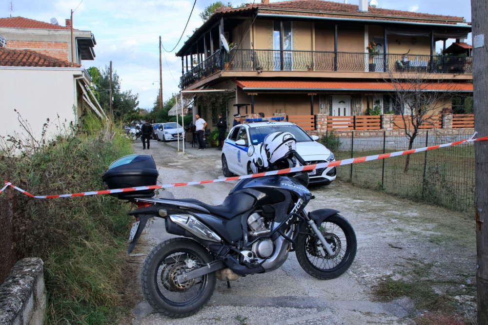 Τρίκαλα: Τι είπε στους αστυνομικούς ο 18χρονος που σκότωσε τη μητέρα του