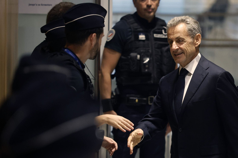 Γαλλία: αποφυλάκιση Σαρκοζί πριν τα Χριστούγεννα; - Ακρόαση από το σωφρονιστικό Λα Σαντέ (video)