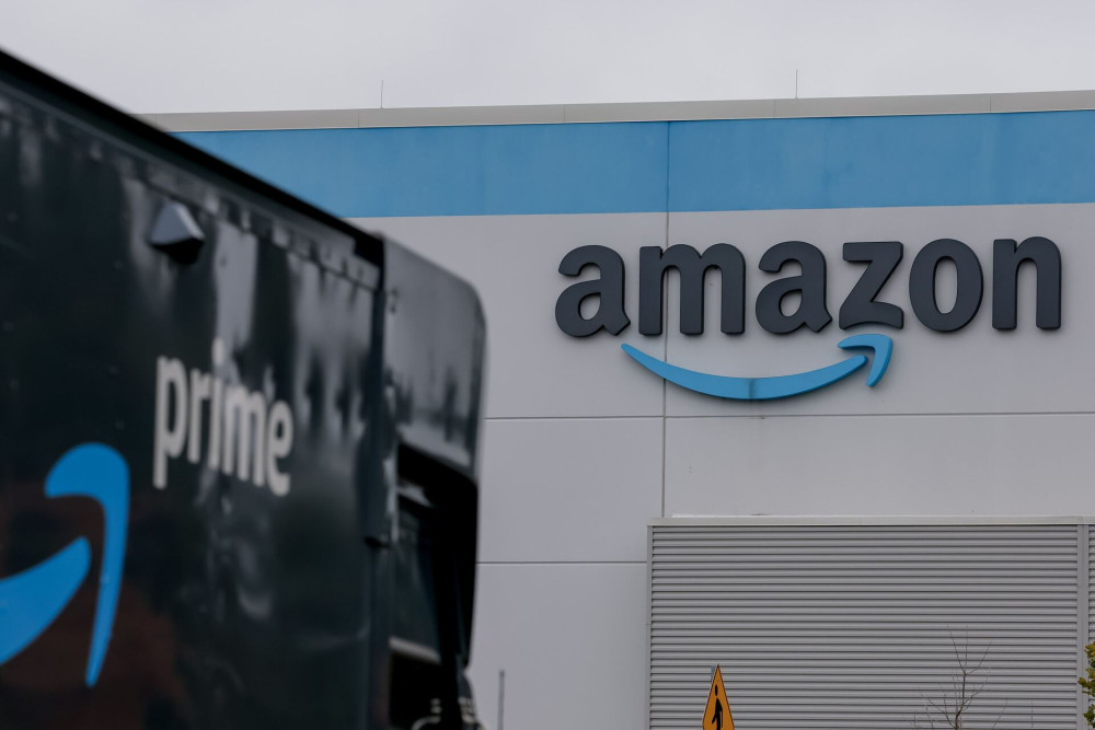 Amazon: 14.000 περικοπές θέσεων και λιτή ιεραρχία για αύξηση παραγωγικότητας με AI