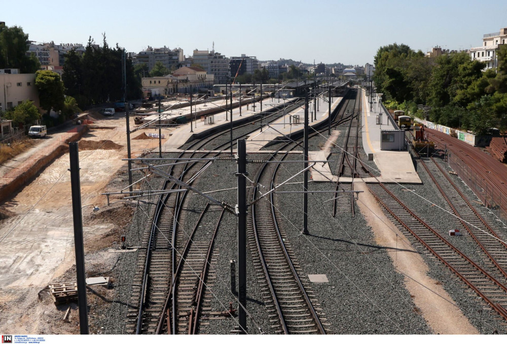 Βρετανία: μηχανοδηγός ο νεκρός από τη σύγκρουση των τρένων (video)